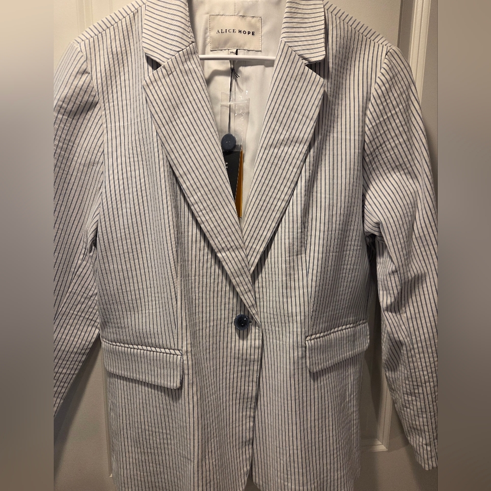 Alice Hope Women's White & Navy Pinstripe Blazer NWT XL
